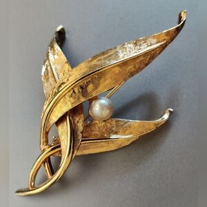 Signed Marcel Boucher Modernist Whimsical Leaf Brooch